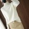 Maglione bianco in lana con collo alto per donna