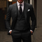 Costume Homme Noir Trois Pièces avec Cravate et Pochette