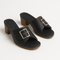 Sandalias de tacón de cuero negro con hebilla decorativa