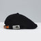 Cappello Piatto Nero con Cinturino Regolabile in Pelle