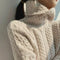 Maglione in lana intrecciata collo alto donna beige