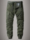 Pantalon cargo vert avec ceinture et poches multiples