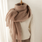 Écharpe en laine beige pour femme avec franges