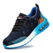 Chaussure de sport noire et bleue avec semelle coussinée
